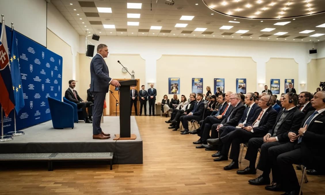 Robert Fico vysvetlil diplomatom lži, ktoré im podsúva opozícia