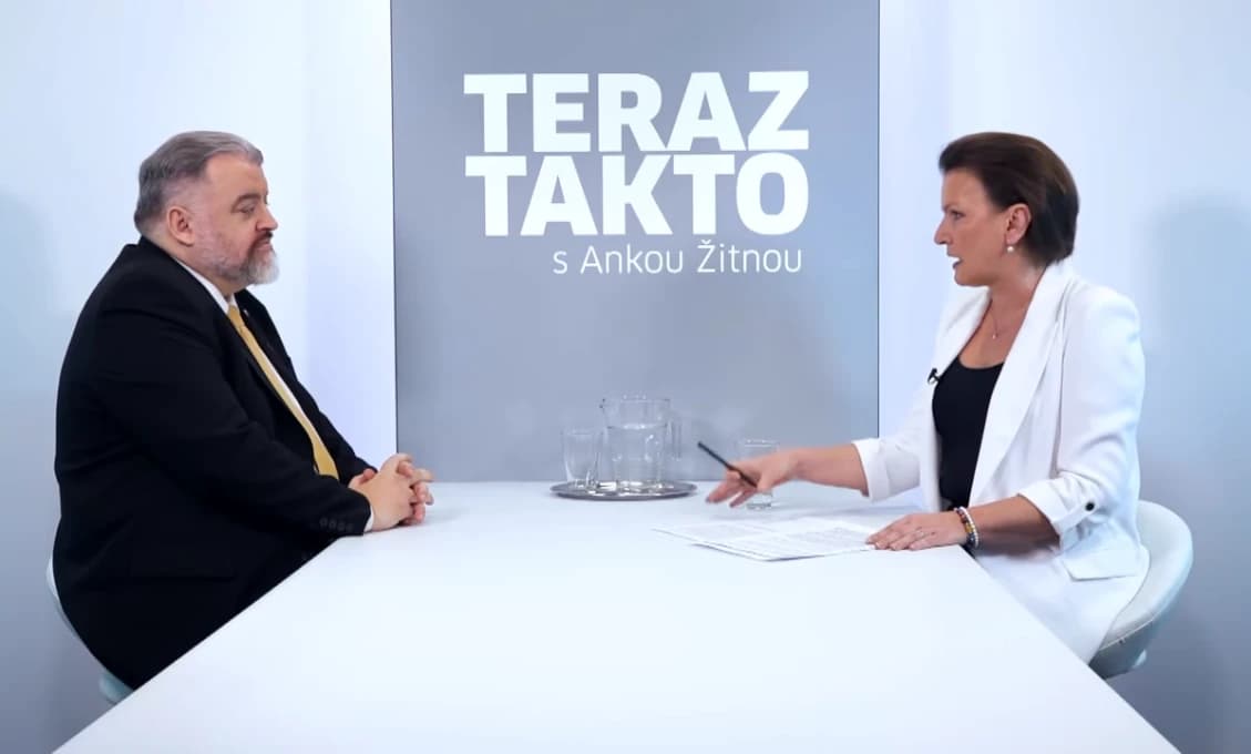 "Skúste si predstaviť, že by ste sa fotili s hrdlorezom" - Chmelár šokuje faktami