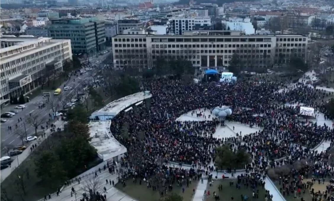 O nezmysloch z námestí a čase na vládnu koncovku!