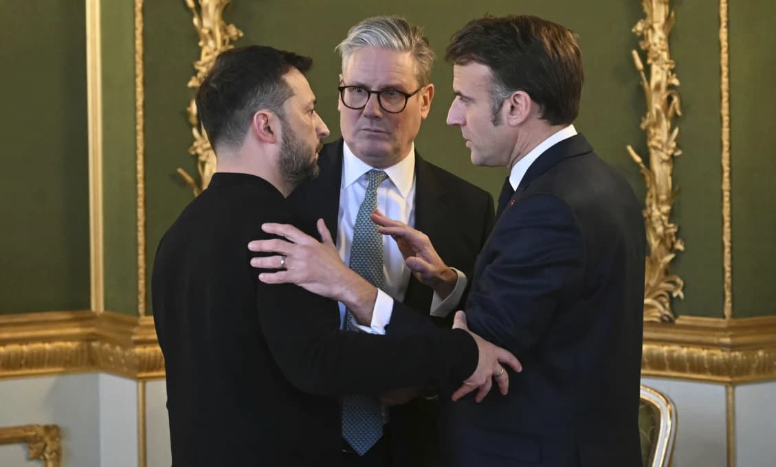 Macron premýšľa o návšteve Bieleho domu. Vzal by aj Zelenského a Starmera