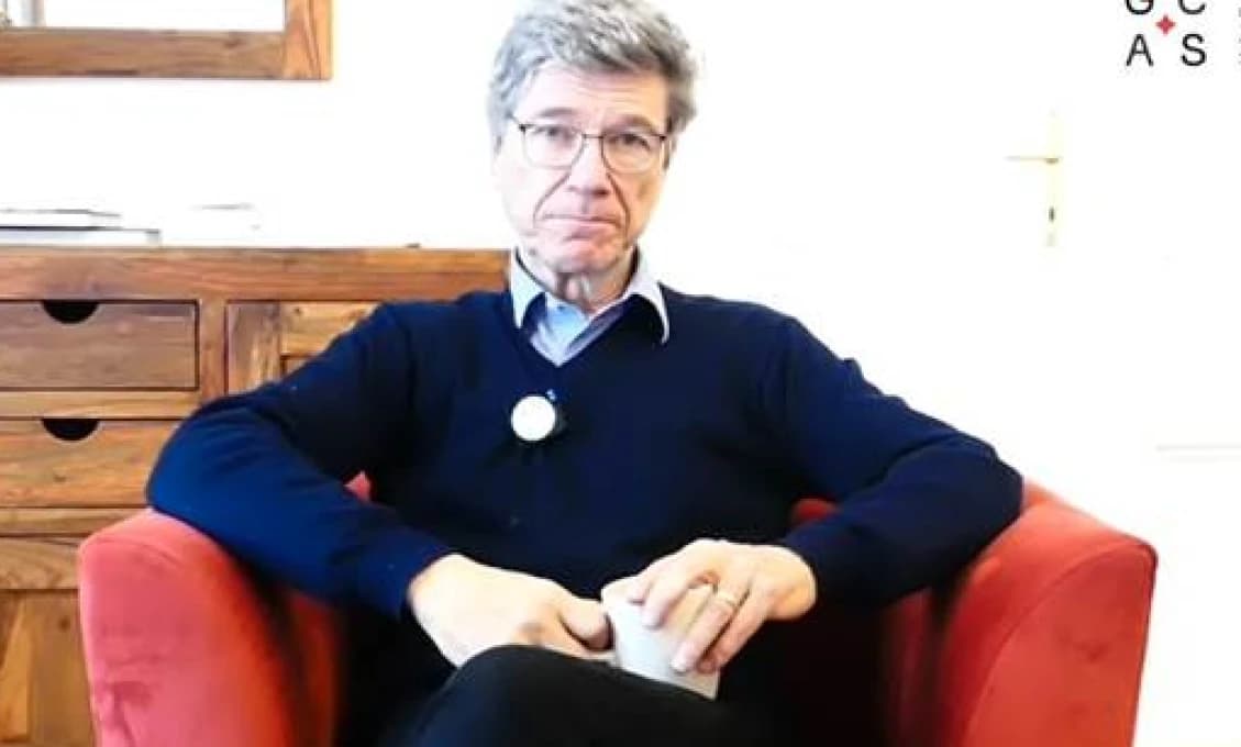Jeffrey Sachs: Európu zjednocuje hlúposť