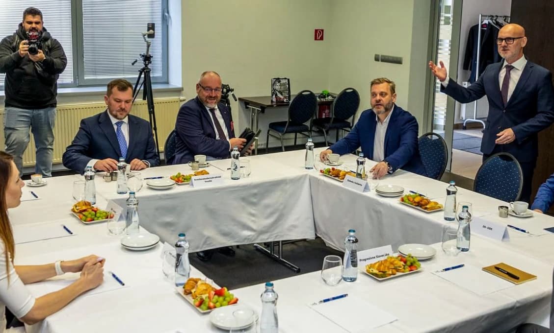 Viktorín o okrúhlom stole opozície: Bezpečnosť Slovenska im je ukradnutá!