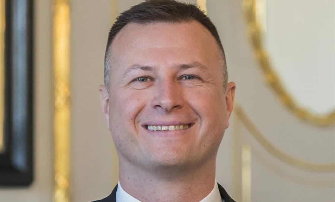 Kostlivci vychádzajú zo zaprášených skríň