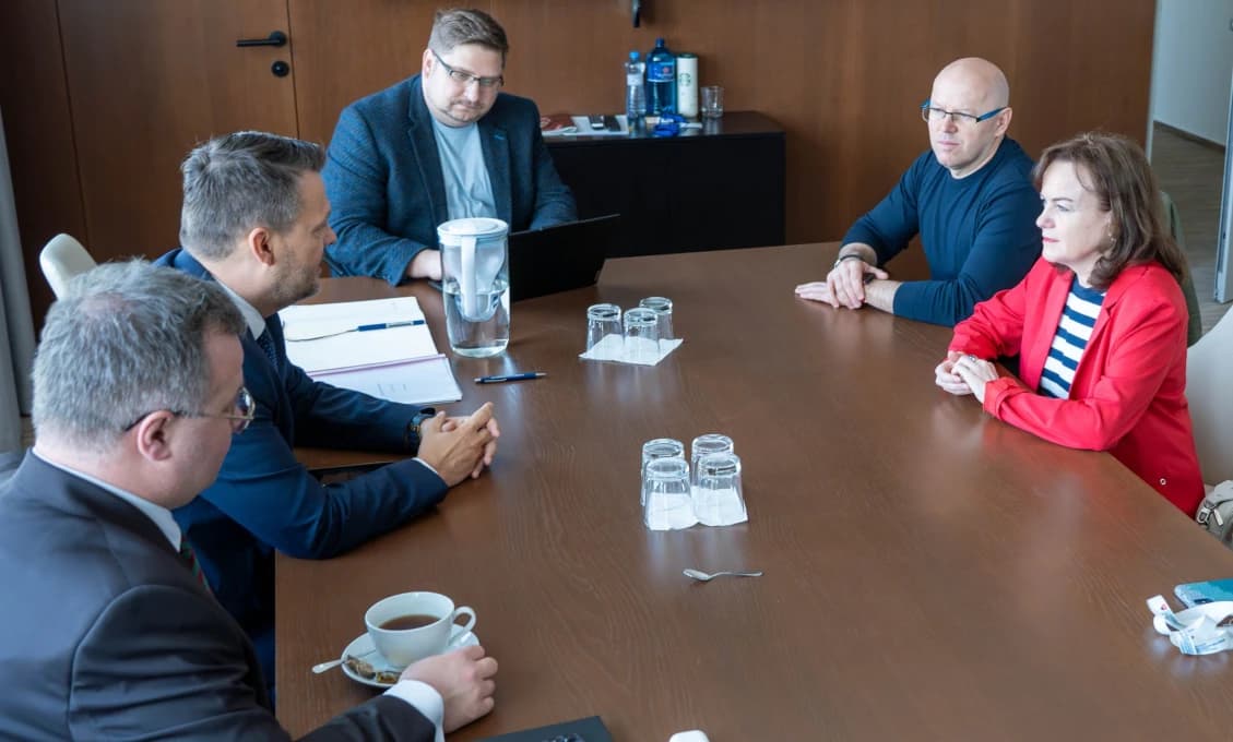 Migaľ proti vlastnej vláde? Stretol sa s Nadáciou Zastavme korupciu