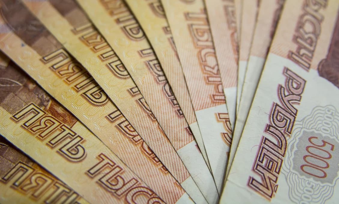 Ruská mena láme rekordy a kraľuje svetu financií!