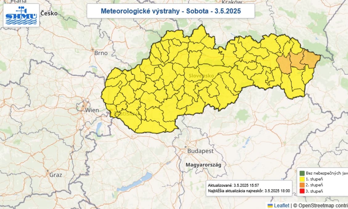 Výstrahy pred búrkami sa v niektorých okresoch zvýšili na druhý stupeň