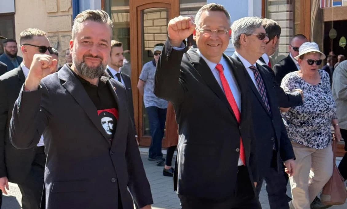 Za zovreté päste a česť práci by nás najradšej zatvárali, odkazuje Blaha. Liberáli opäť besnejú