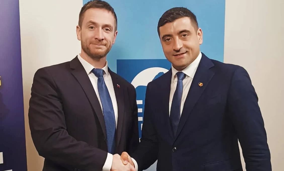 "Progresívna éra sa končí!" Uhrík oslavuje Simionov úspech v Rumunsku