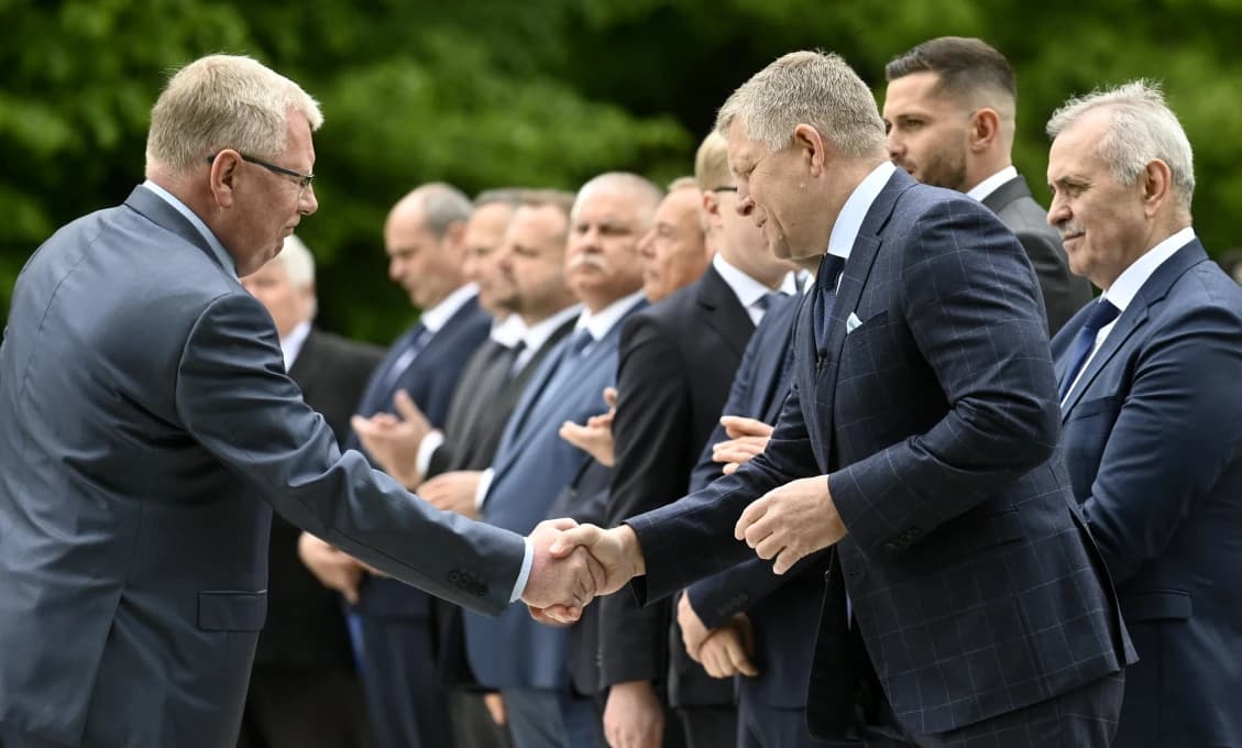 Fico a Bratčikov: Oslava normálnosti a historickej pamäte
