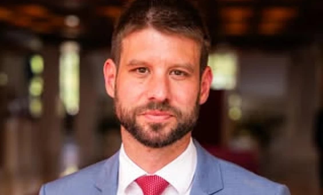 Šimečka sa neuveriteľne opúšťa a zas mení premiéra
