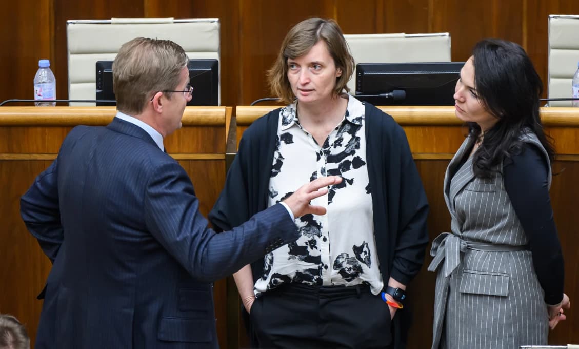 Hlas ľudu: Kofy v parlamente