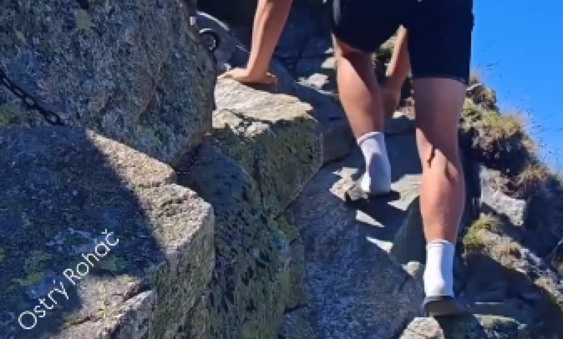 Šľapky, ponožky a Tatry: Hlúposť na pokračovanie (VIDEO)