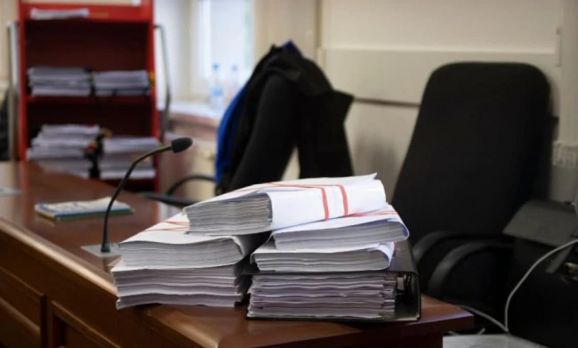 Na cestách v Banskej Bystrici je po rannom snežení na mnohých cestách sneh