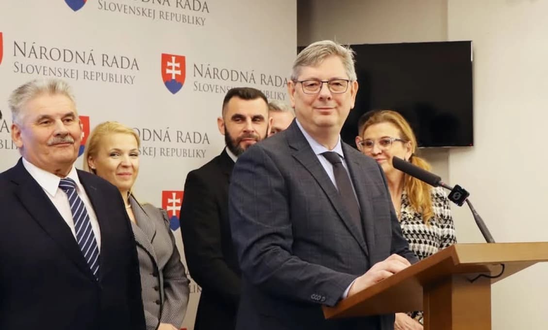 NAŽIVO: Tlačová konferencia strany SMER SSD