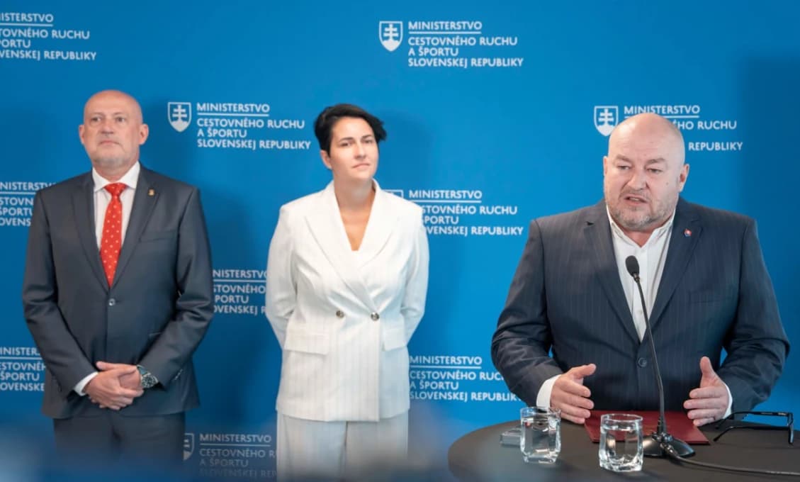 Podniky sa otvárajú a ľudia môžu tráviť viac času vonku. Čína vyhlásila, že je tretí deň po sebe bez nových domácich prípadov nákazy