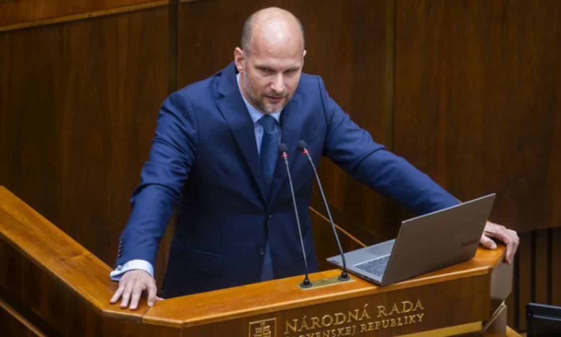 Pápež vyzval všetkých na spoločné modlitby. Udelí aj výnimočné Urbi et Orbi