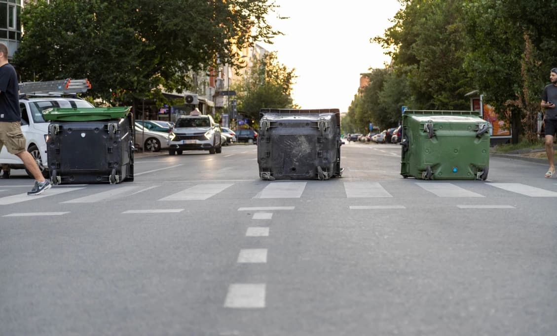 V Srbsku sa rozbehla farebná revolúcia. Protesty majú všetky jej rysy (VIDEO)