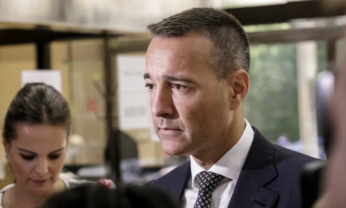 Informovaný súhlas rodiča nestačí. Púchovský a spol behajú po školách, minister nič nevidí (VIDEO)