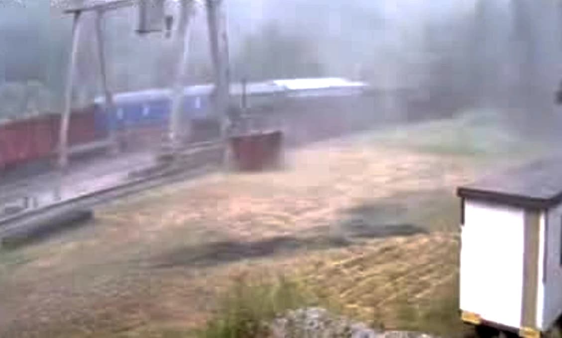 Silný vietor pri Margecanoch rozhýbal žeriav, zábery vzbudzujú rešpekt (VIDEO)