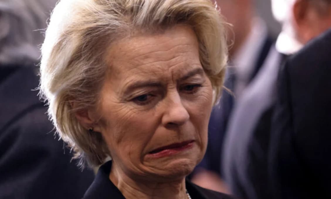 Leyenová straší svetovým chaosom, no EÚ pod jej vedením horí zvnútra