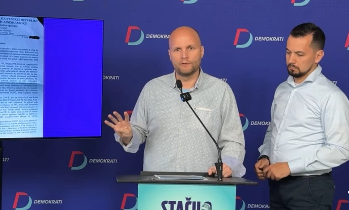 Generál bumážka sa čertí a vyhráža