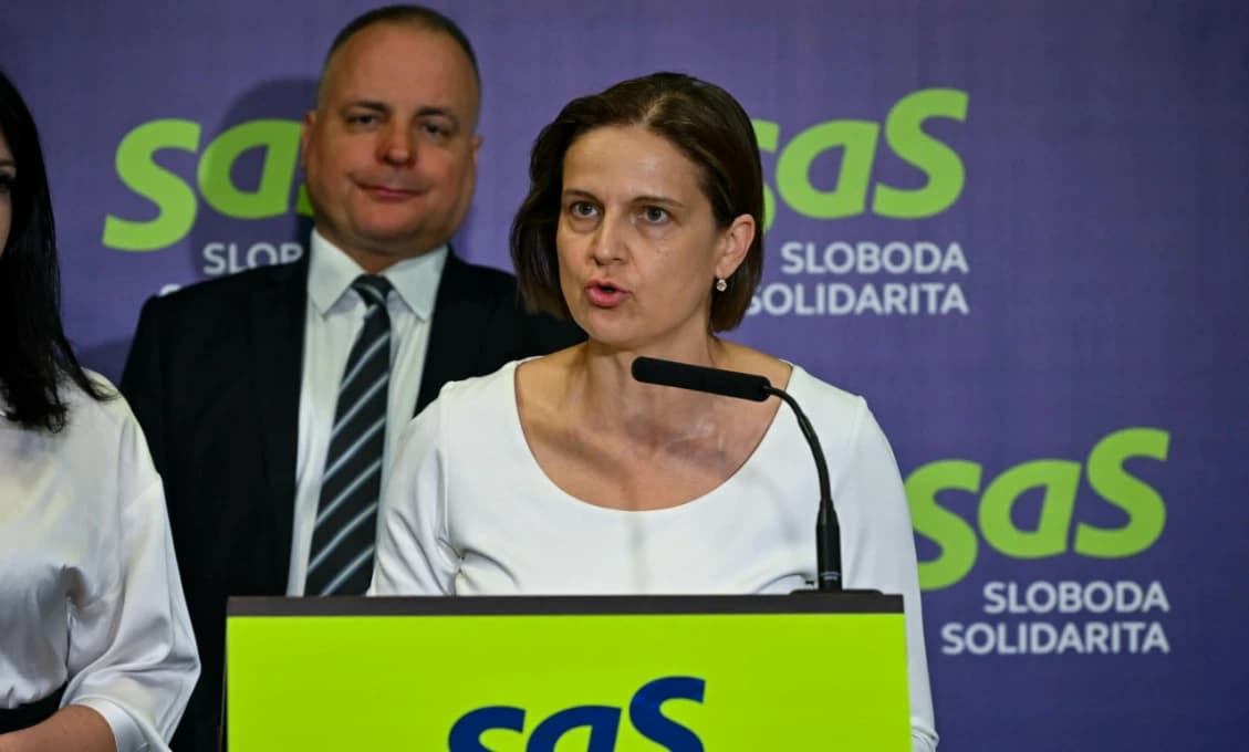 Vikár slúžil online bohoslužbu. Nevšimol si katastrofu za sebou (VIDEO)