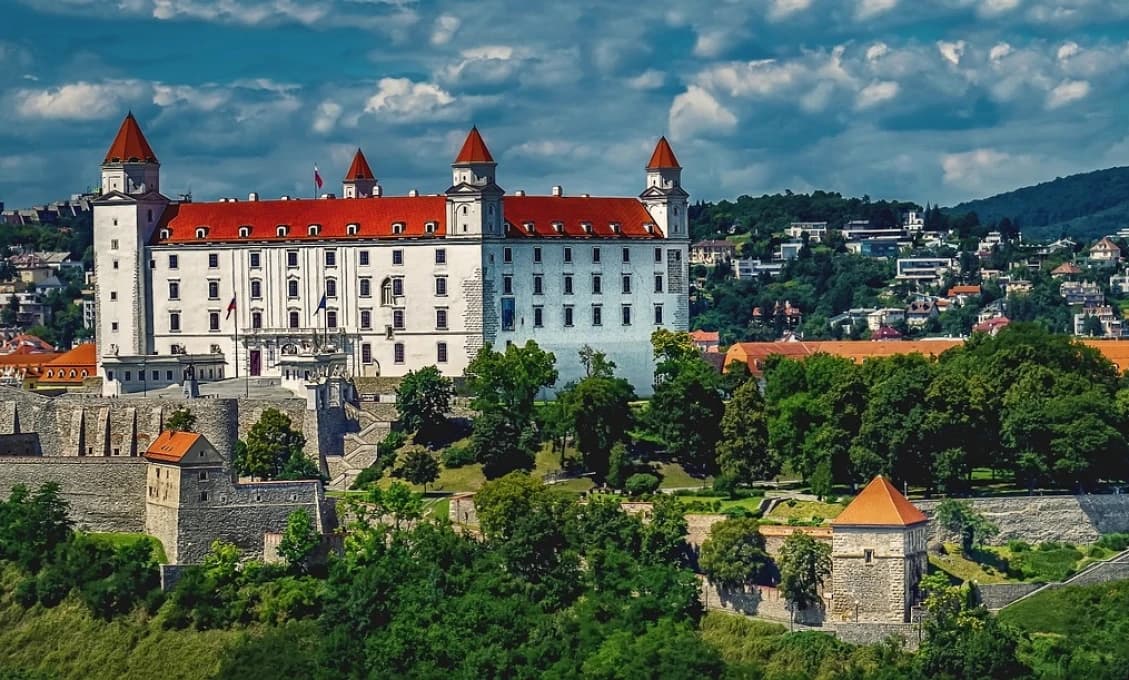 V Bratislave a okolí treba cez víkend rátať s obmedzeniami