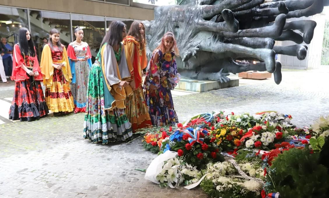 Pri pamätníku SNP si uctia obete rómskeho holokaustu