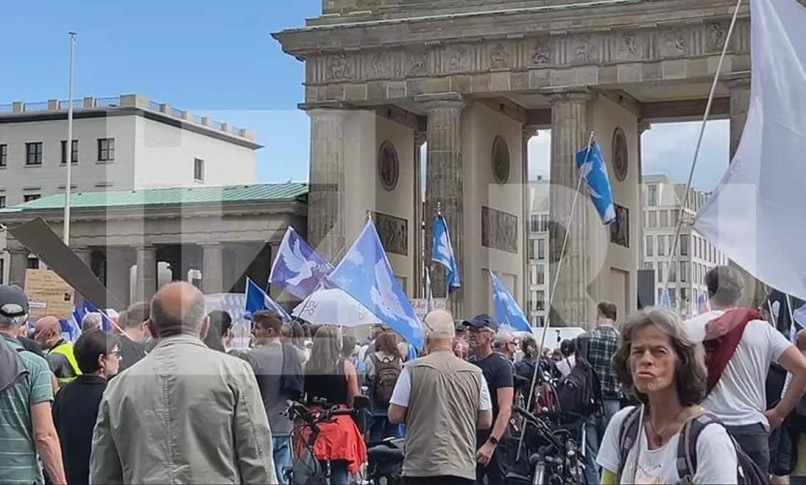 Protest v Berlíne! Proti dodávkam zbraní Kyjevu