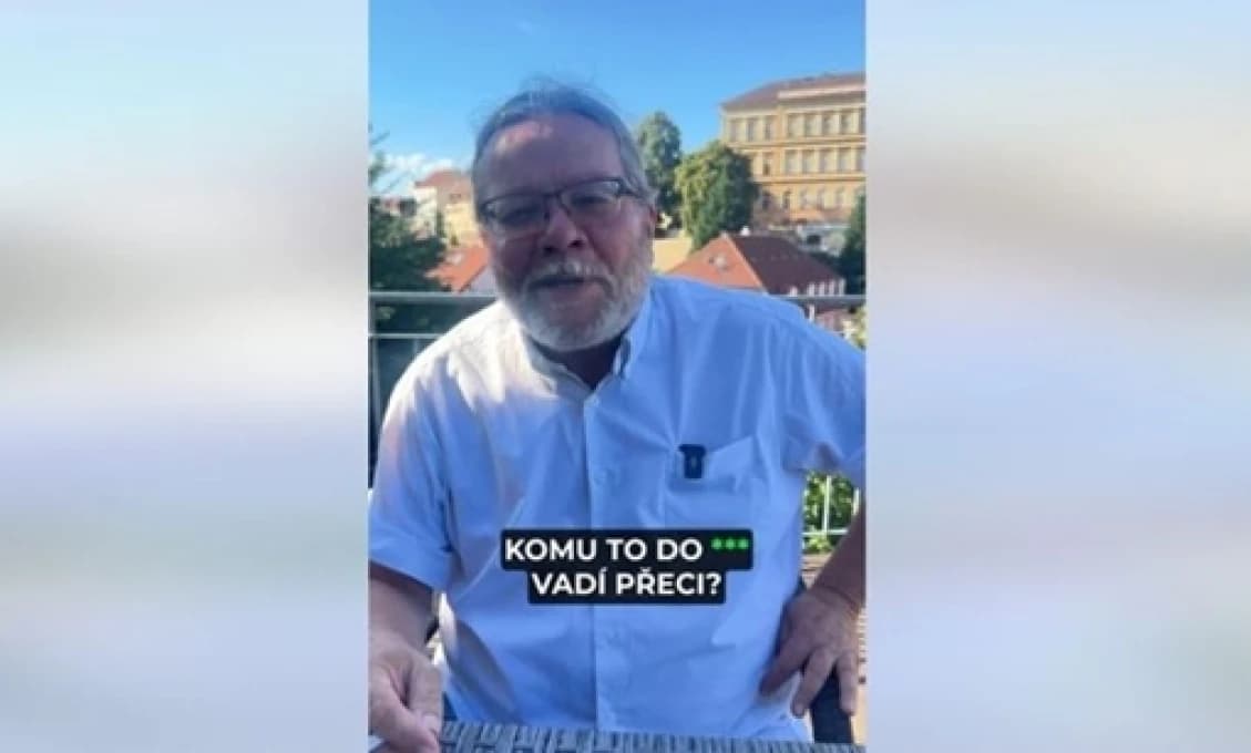 KOMU TO, DO PR**LE, VADÍ? Český europoslanec sa s cigaretou v ruke postavil Bruselu (VIDEO)