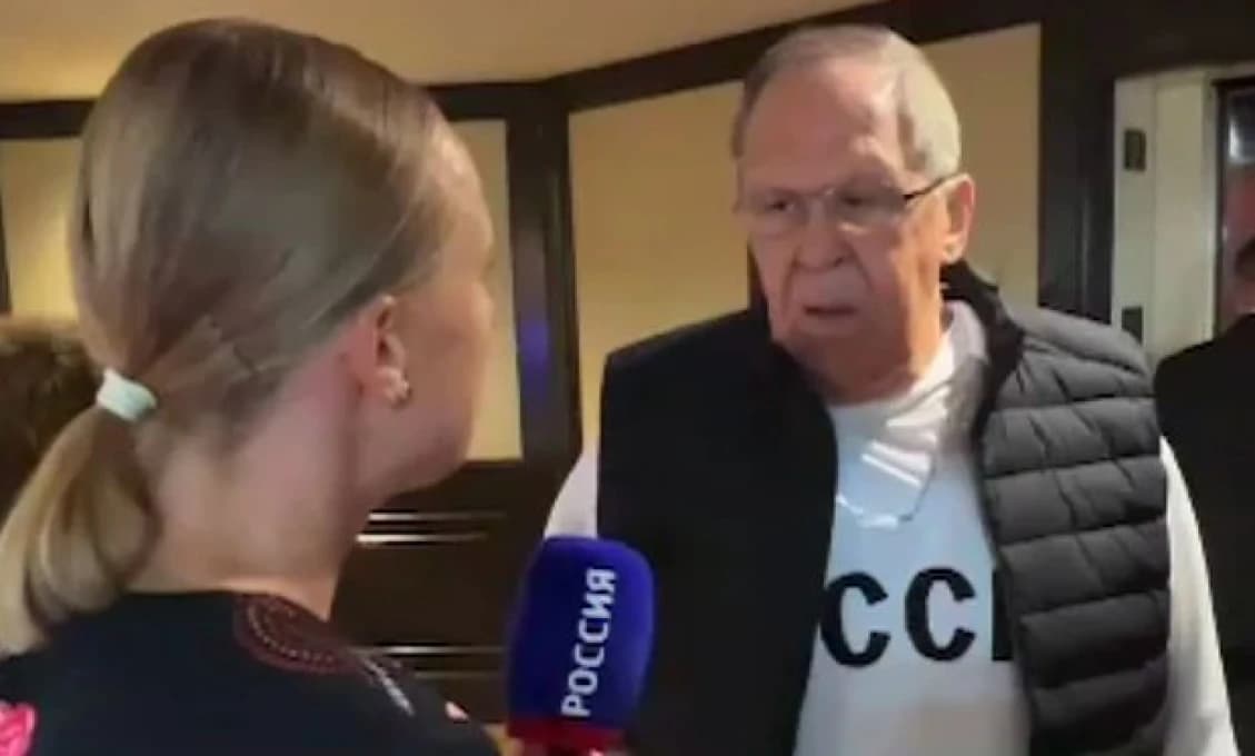 Mikina zatienila protesty! Aká je jej cena?