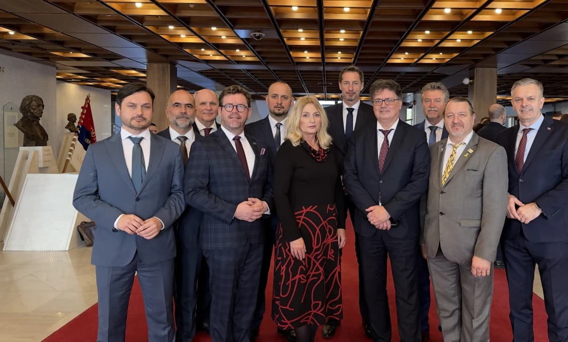 KDH je proti rušeniu krajov. Strach o teplý flek predsedu?