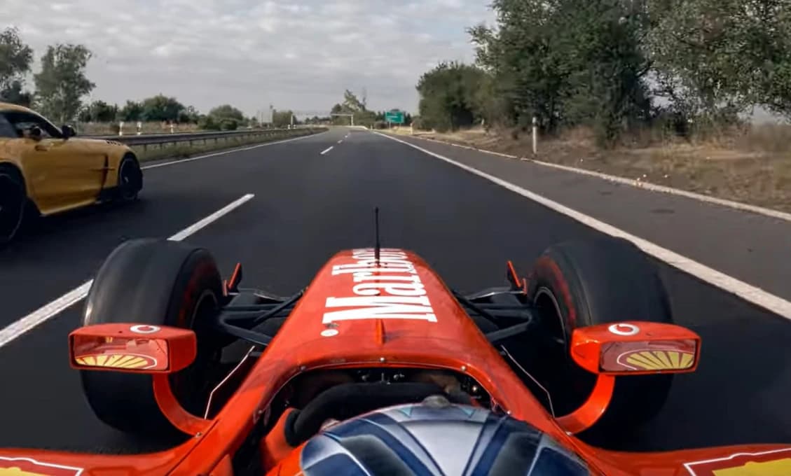 Šialená jazda v Česku: Formula si to šinula po diaľnici ako v Monaku!