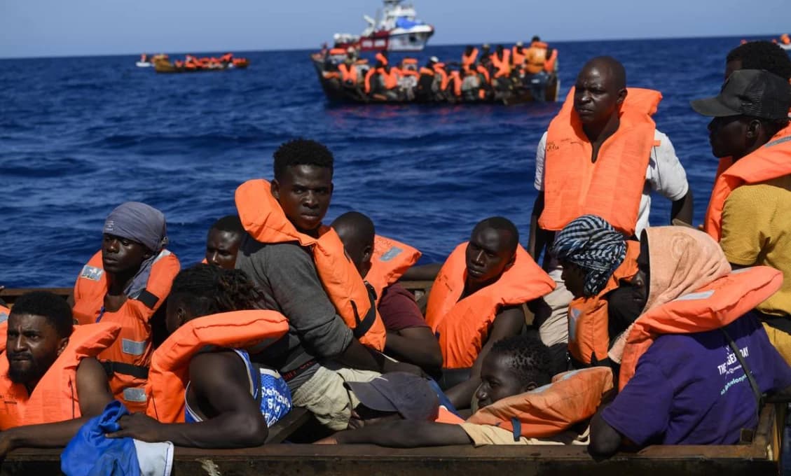 Cez Lamanšský prieliv od januára preplávalo rekordne veľa migrantov