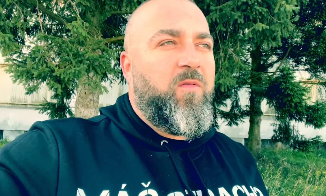 Brat za brata podáva trestné oznámenie: My nehajlujeme, opäť klamali!