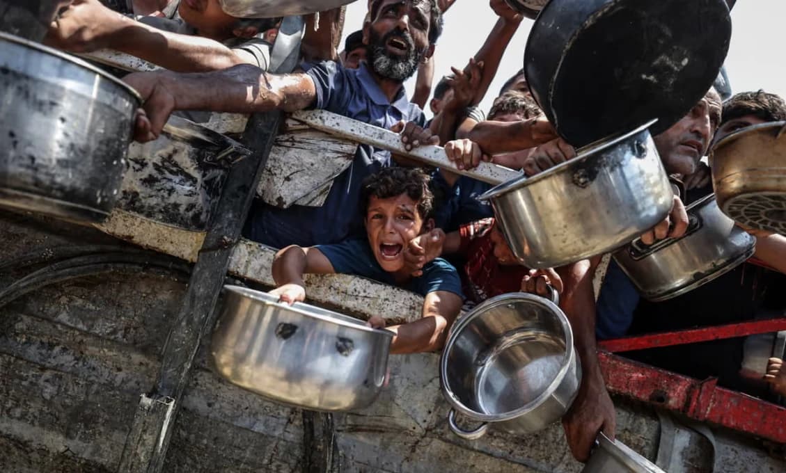 Humanitárna pomoc ako zbraň: Izrael PREHLBUJE hladomor v Gaze