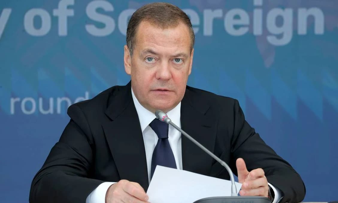 „Kto je ďalší?“: Medvedev spojil vraždu aktivistu Kirka s podporou Ukrajiny