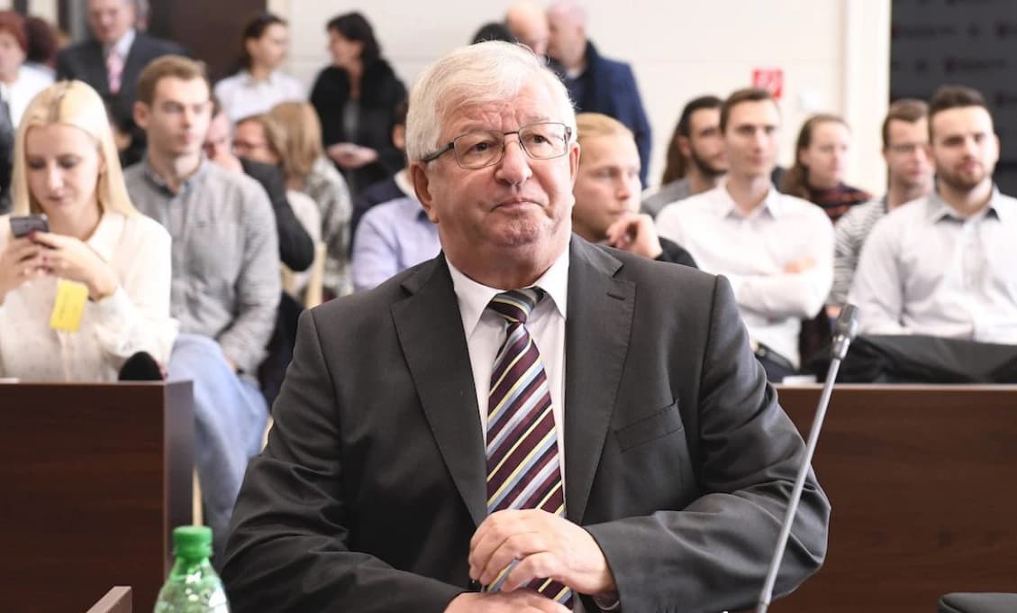 Ján Mazák sa „vyfarbil“: Schvaľuje Schutzovu dehumanizáciu?!