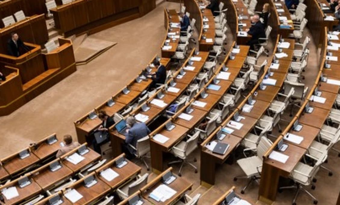 Česi chcú krajinu zamoriť koronavírusom