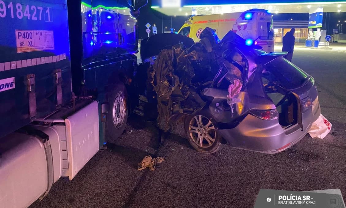 Tragédia na D4: Mazda v plnej rýchlosti narazila do kamióna