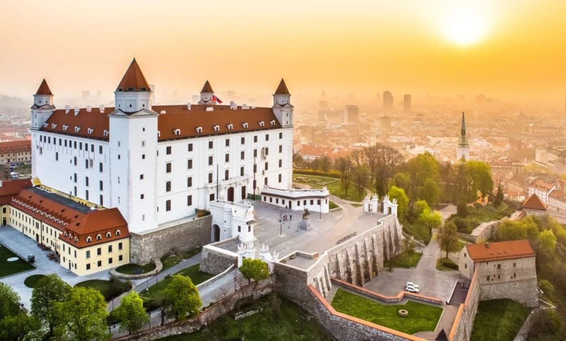 Slováci vyvinuli dezinfekčné brány, využiť ich môžu obchody i nemocnice