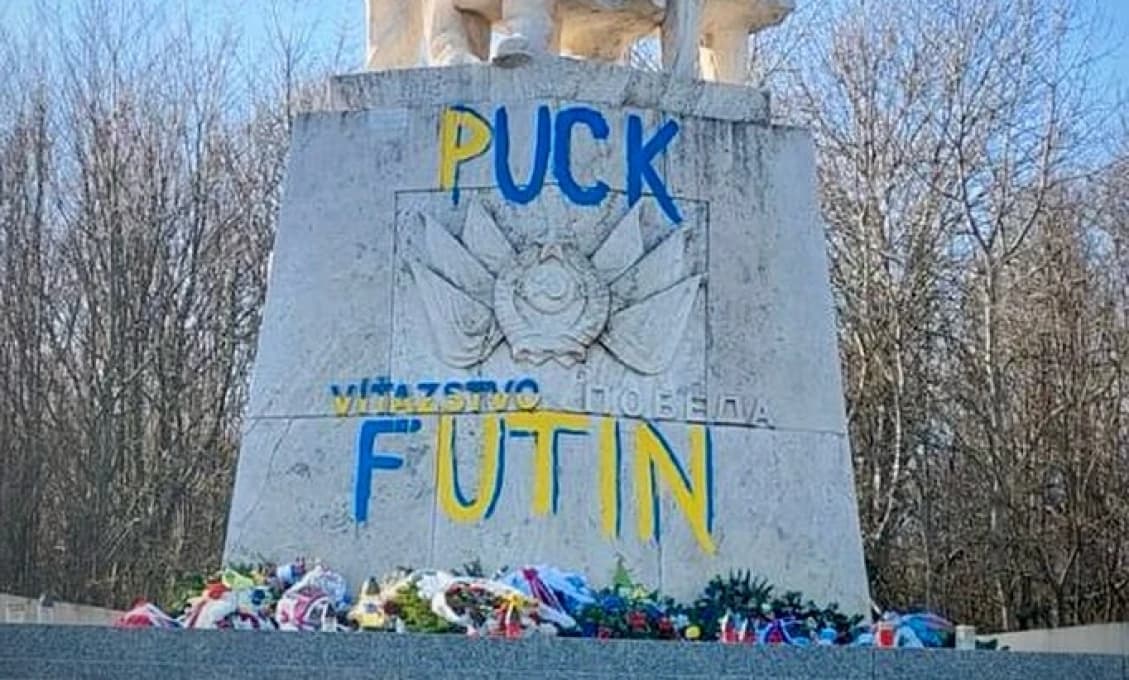 Stop ničenie pamätníkov! Poslanec Bartek avizuje tvrdý trest pre vandalské útoky VIDEO)