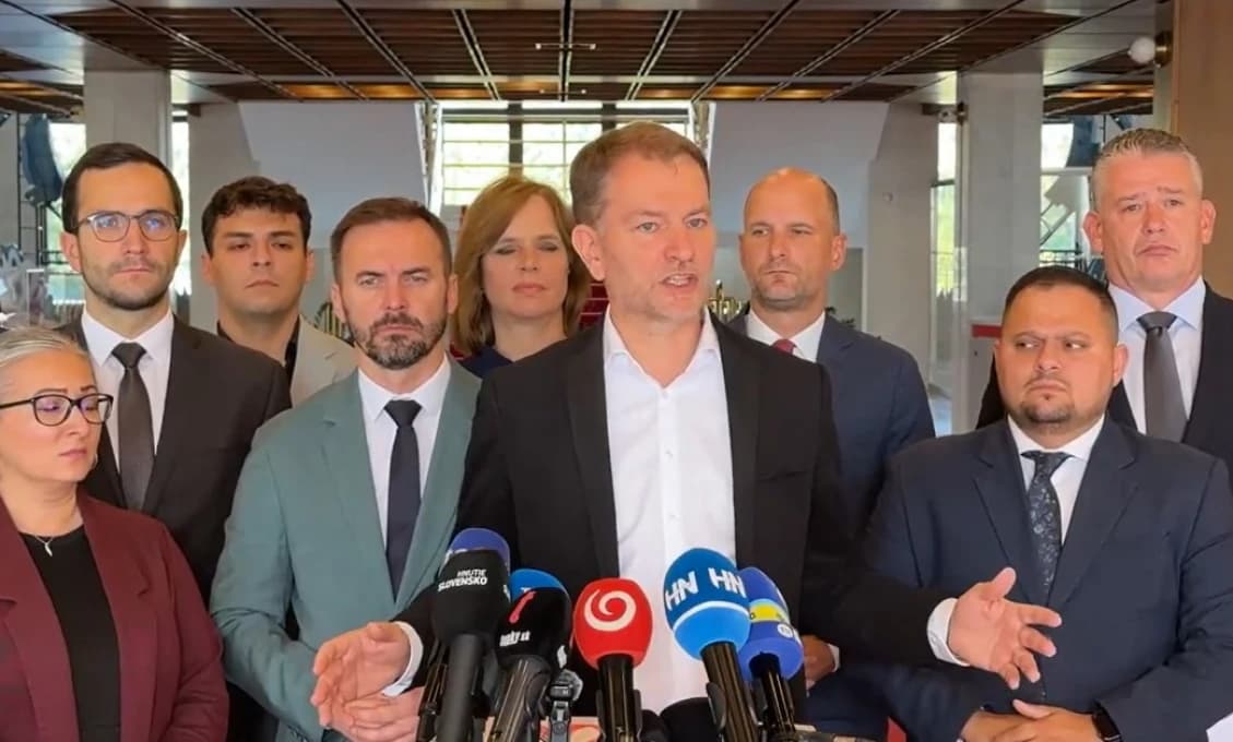 Matovič hrdinsky: Nezlomia ma, plagátiky v pléne budú aj naďalej!
