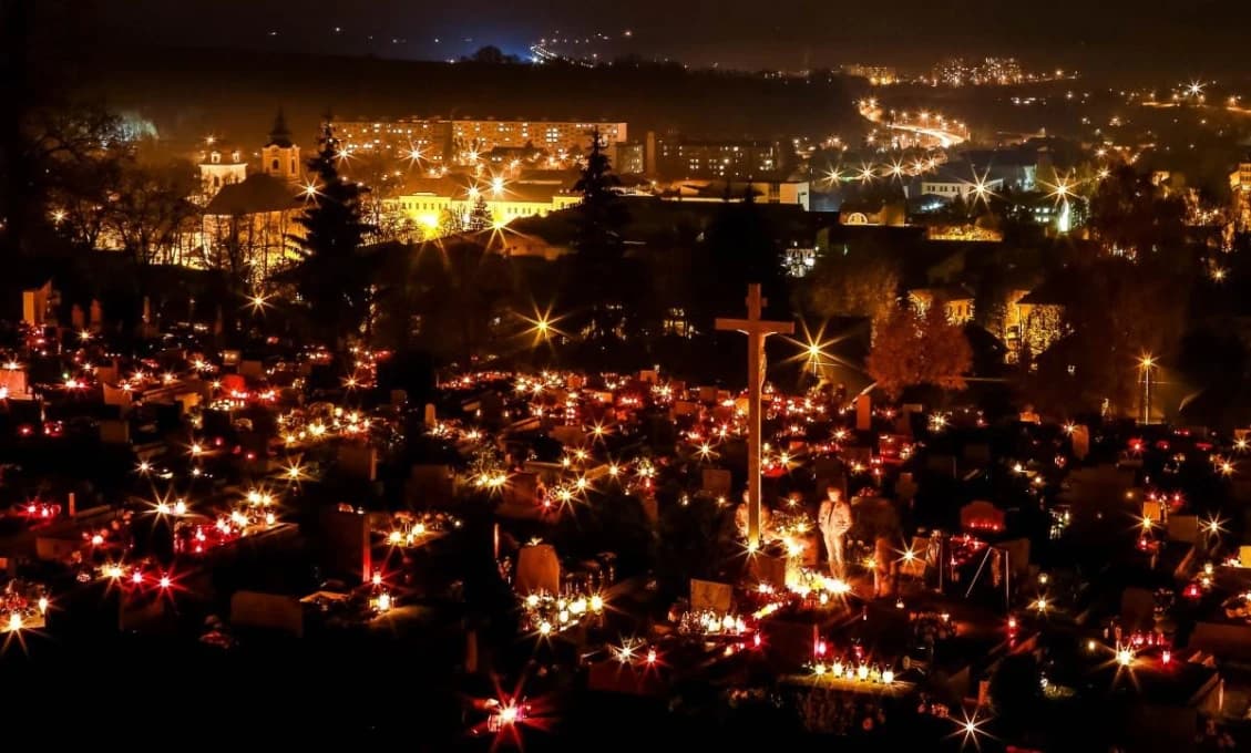 Začiatok novembra charakterizuje najmä spomienka na zosnulých