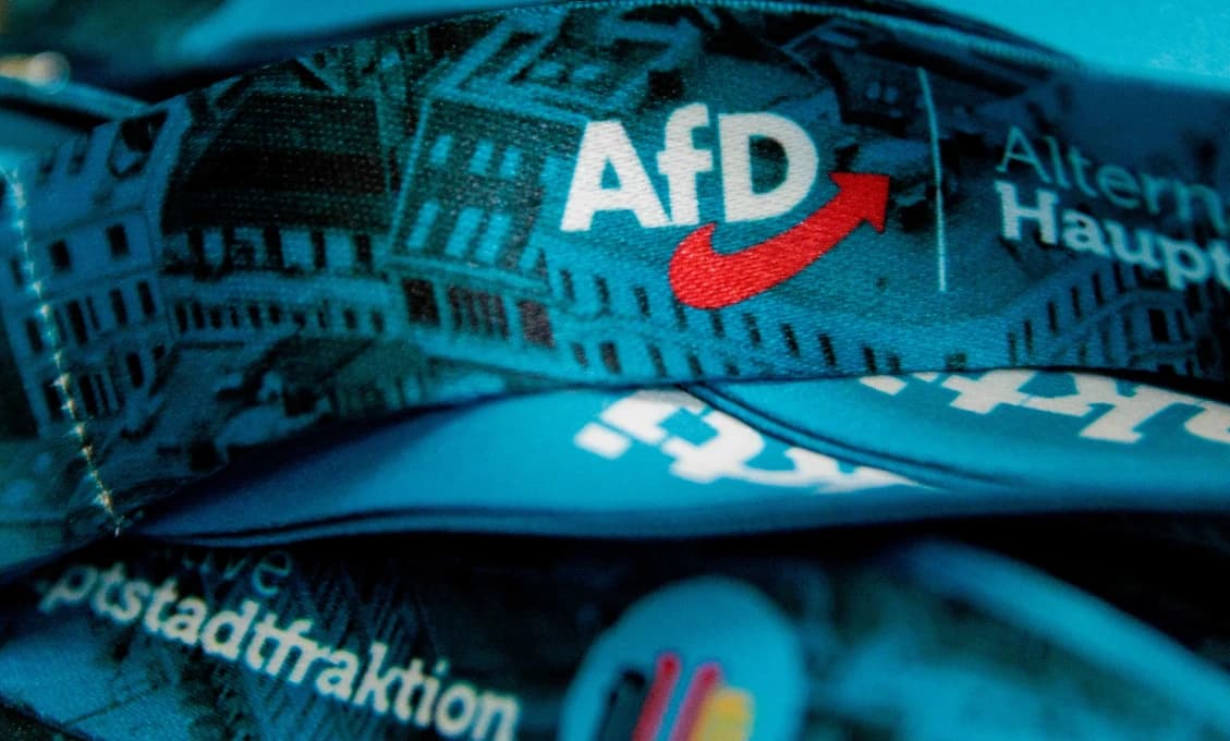 Nemecko: Neznámi páchatelia podpálili auto vysokopostaveného poslanca strany AfD