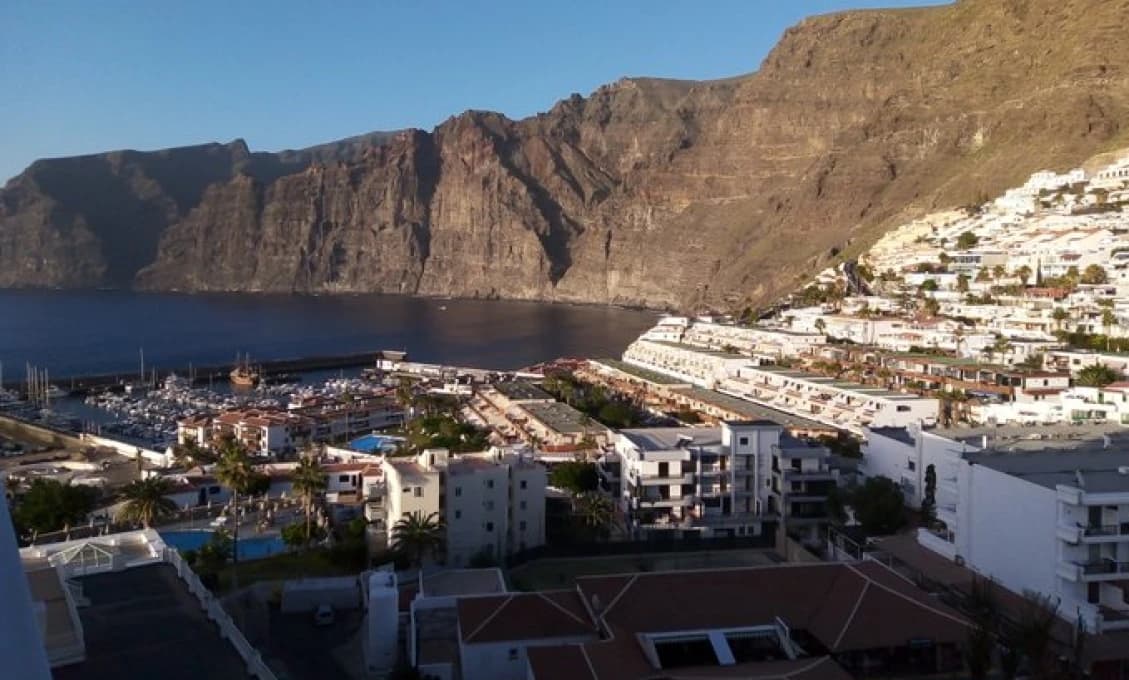 Tenerife: Po veľkej vlne na pobreží hlásia tri obete a troch zranených