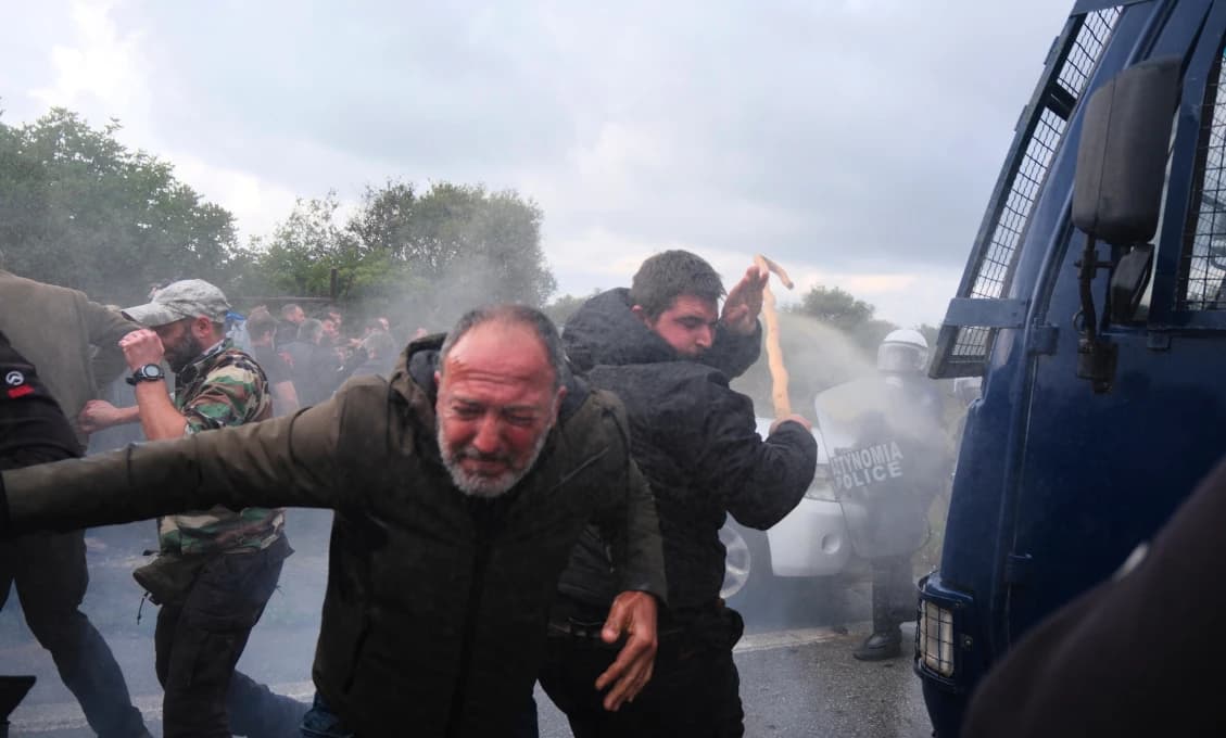Grécki roľníci pokračujú v blokádach ciest, odmietajú rokovania s vládou