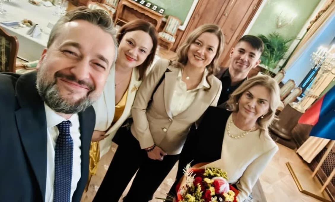 Europoslanci obedovali s prezidentom: Nevychovanci z PS pozvanie neprijali (VIDEO)