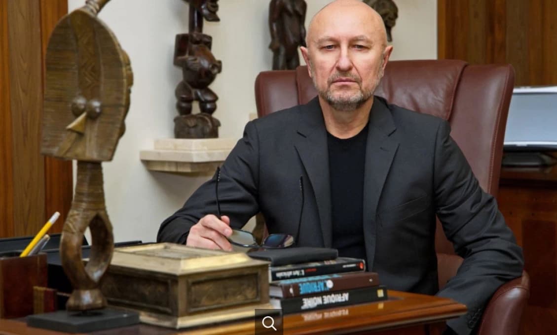 Zemetrasenie na americkej ambasáde: Kollár sa pýta, z čoho budú protesty
