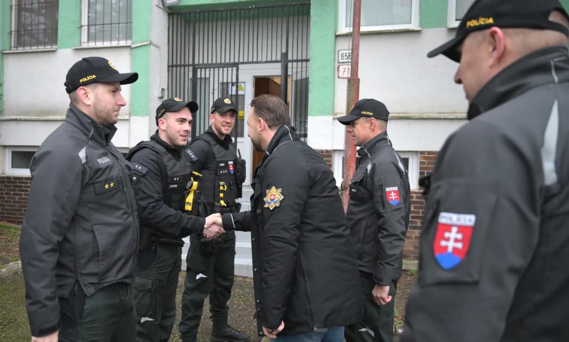 M. Šutaj Eštok navštívil policajtov a hasičov na východnom Slovensku